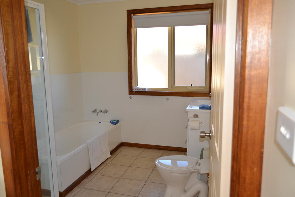 All Inn Strahan Holiday Units Room photo
