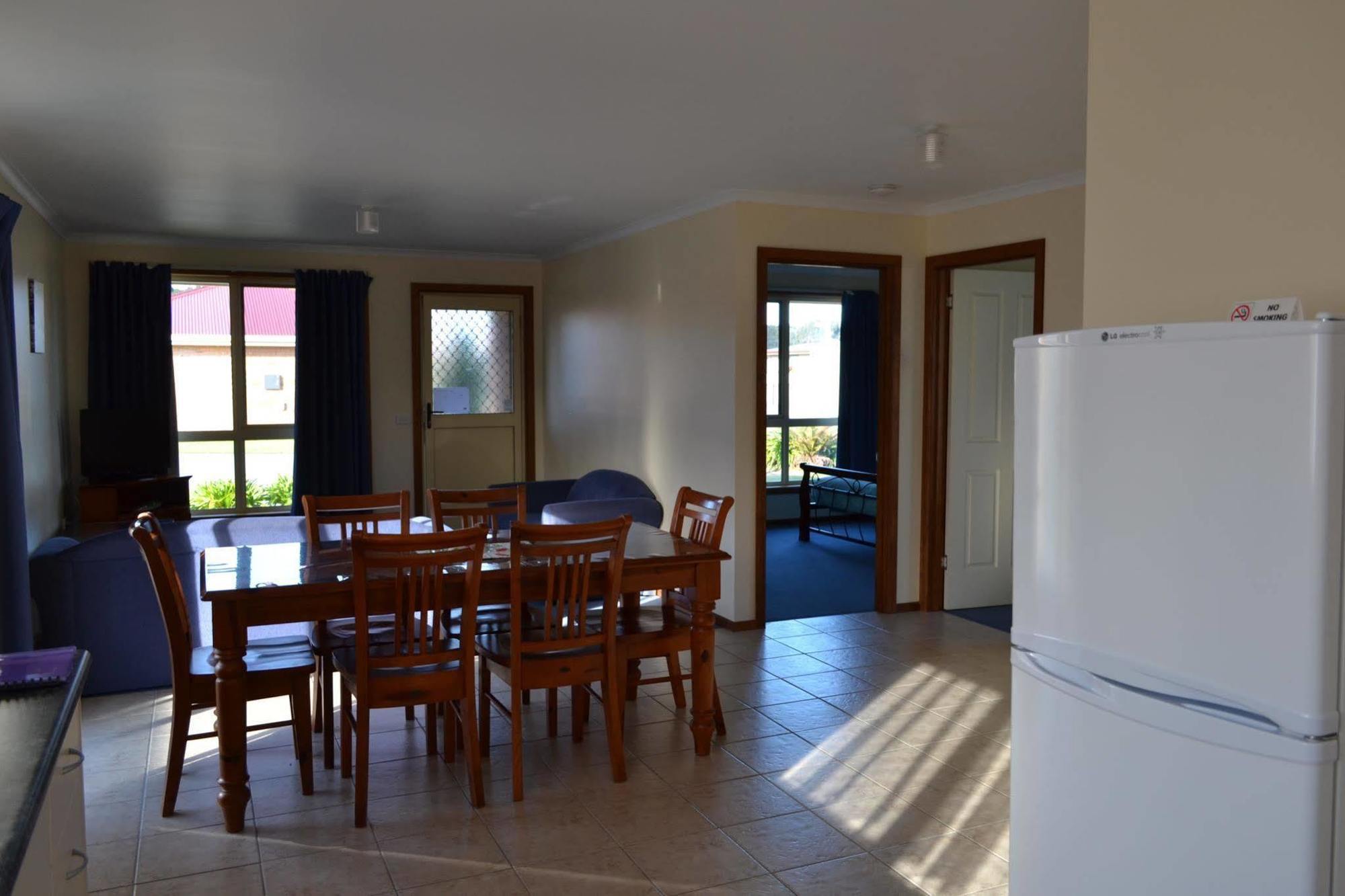 All Inn Strahan Holiday Units Exterior photo